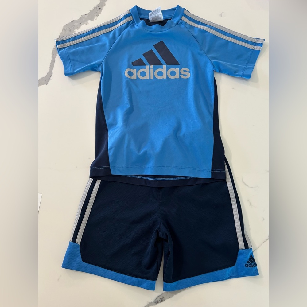Adidas Boys 4T t-shirt and short set